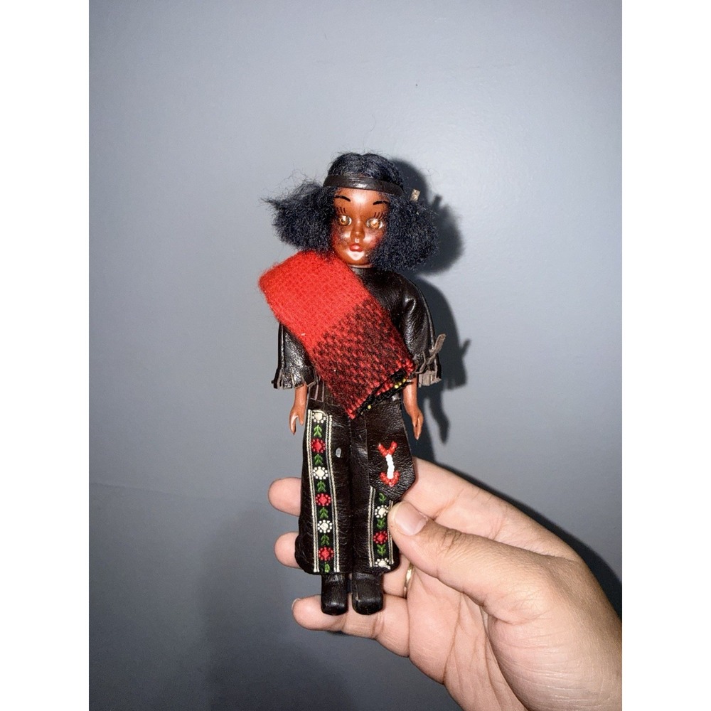 Vintage Qualla Cherokee Native Doll blanket and Quiver With Arrow M